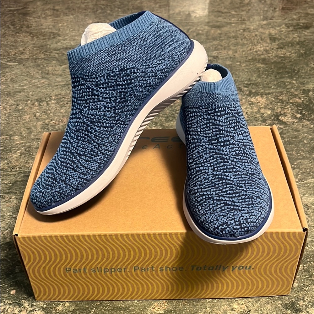 NWT Green Brand Willow Knit Ankle Boot!👟
